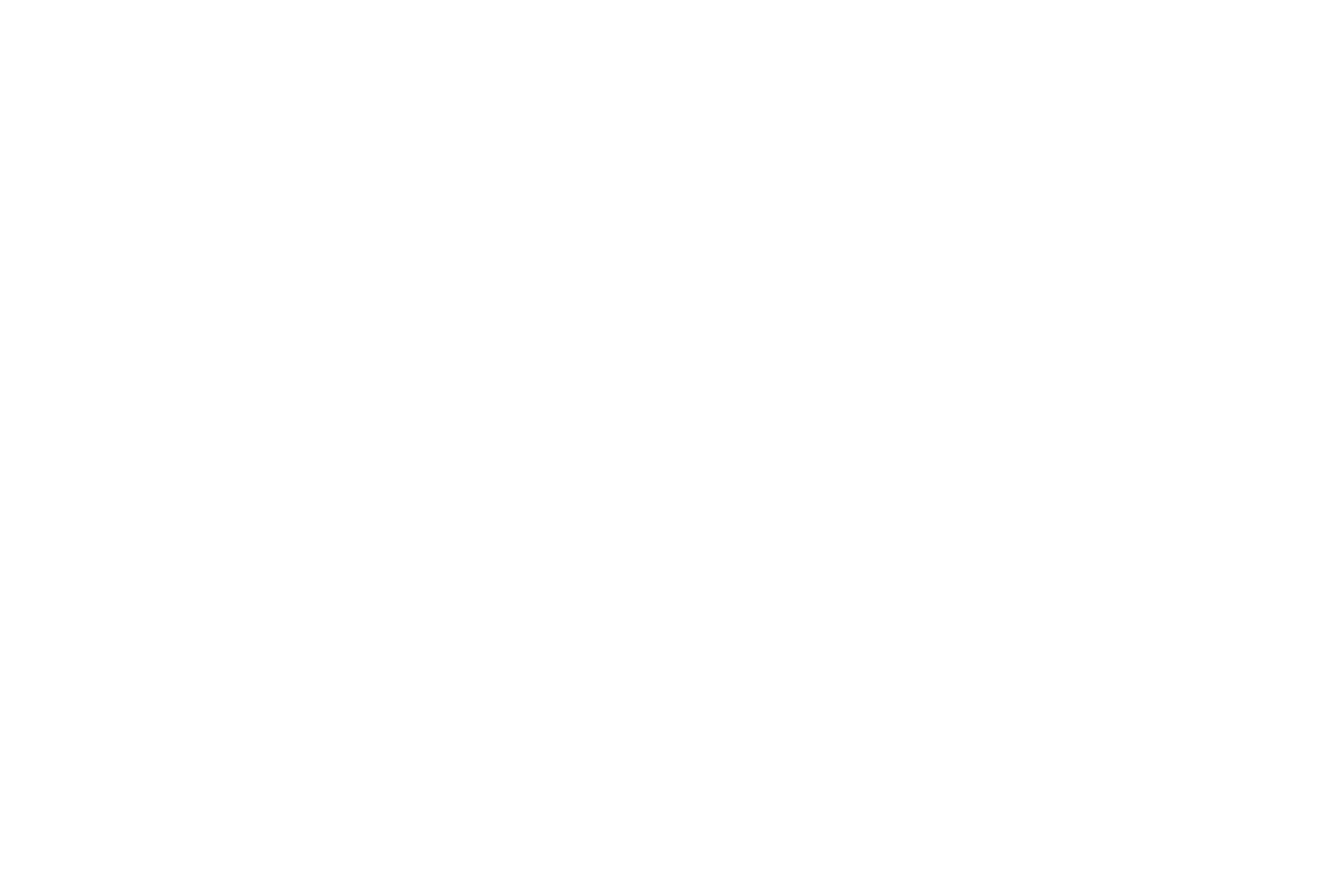 Grabado blanco de un rodillo, harina, huevos, mantequilla, trigo y utensilios para hacer pan